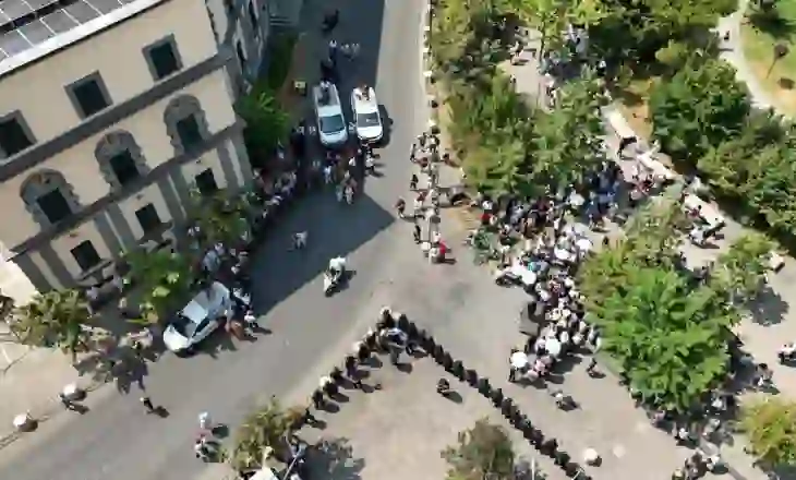 FOTO: Dështon protesta për lirimin e Sali Berishës para Bashkisë së Tiranës