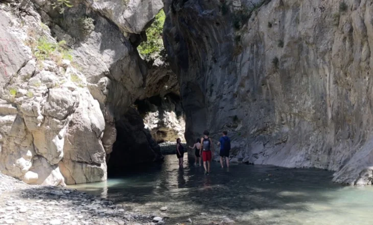 Holta canyons surprise Dutch tourists, passionate about the natural beauty of Gramshi