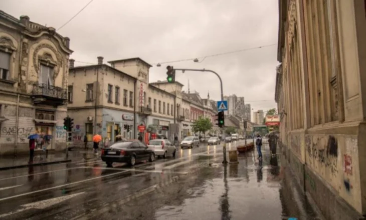 Moti i keq godet Serbinë, stuhi dhe rebeshe në Beograd