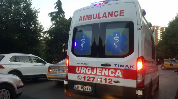 Piu fostoksinë në banesë, ndërron jetë në spital e moshuara, policia: Dyshohet se 80-vjeçarja ishte…