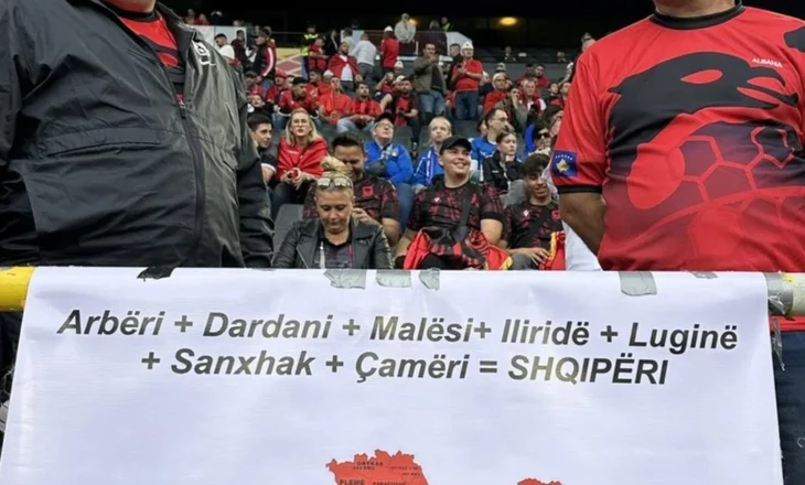 Shqipëria e Madhe valëvitet mes stadiumit të Dortmundit, tifozi shqiptar ‘çmend’ grekët me pankartën e shpalosur (Video)