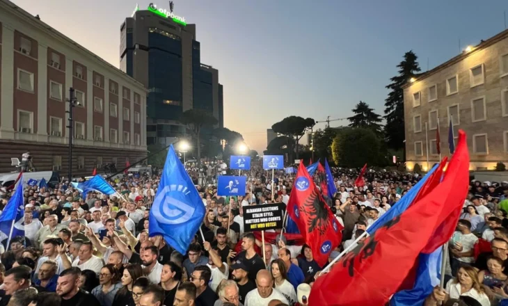 Starts the opposition protest in front of the Prime Minister’s Office, hundreds of police on standby in Tirana