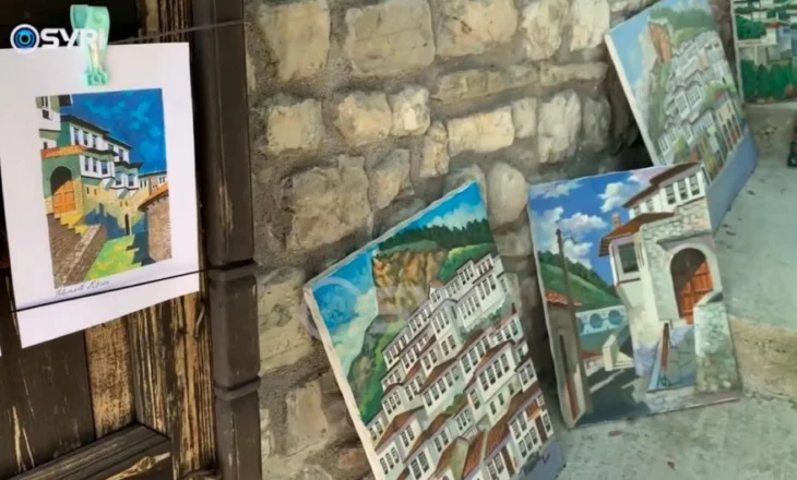 SYRI TV/ Piktori 75-vjeçar që mahnit turistët, Klement Mbrica ka hapur galeri në banesën e tij