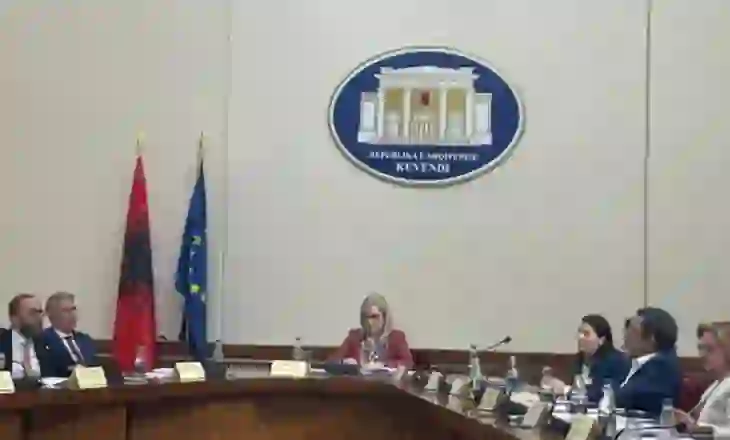 Tensione në mbledhjen e kryetarëve, PS rrëzon mocionin me debat për fondet e OLAF, Bardhi: Po mbroni hajdutërinë