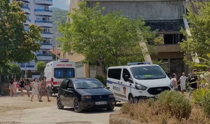 VIDEO/ Po kryente punime në banesën e tij, lëndohet rëndë me xham 27-vjeçari. Niset me helikopter drejt Tiranës