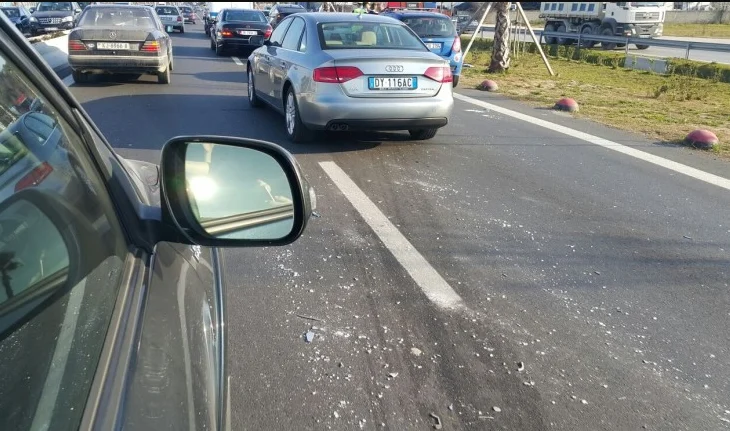 Aksident i rëndë në autostradën Tiranë-Durrës, ndërron jetë 18-vjeçari