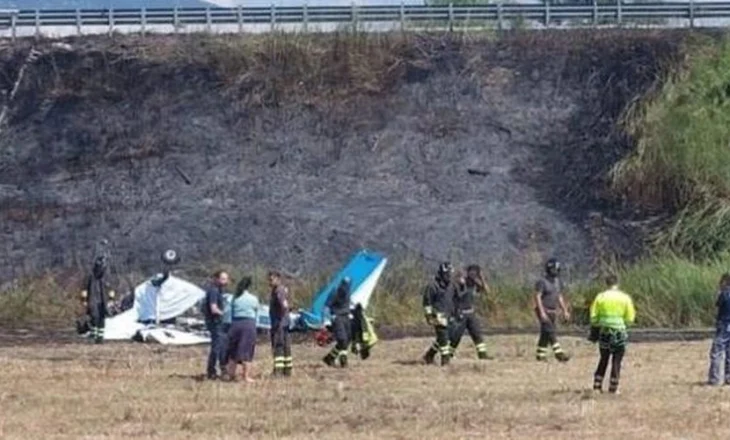 Avioni në Itali rrëzohet pranë autostradës dhe shpërthen në flakë, dy të vdekur