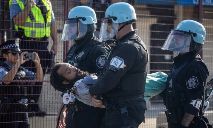 Çikago: Protestuesit pro-palestinezë përleshen me policinë pranë konsullatës izraelite