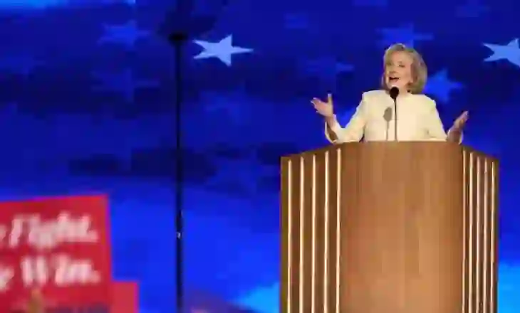 Hillary Clinton i kalon stafetën Harrisit: E ardhmja është këtu, Kamala kujdeset për fëmijët, familjet dhe Amerikën!