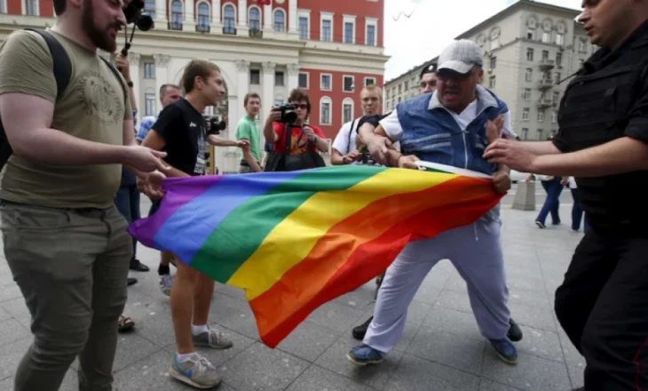 Kundërshtuan ligjin kundër “propagandës LGBT” në shkolla/ Mësuesit në Bullgari: Po kërcënohemi