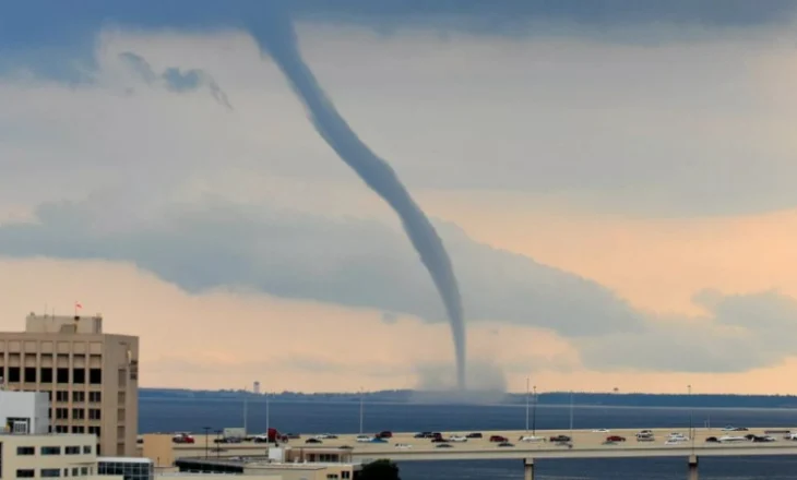 Meteorologët shpjegojnë se si u godit jahti në Sicili nga një rrjedhë uji