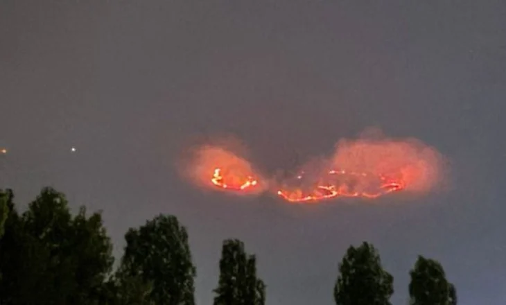 Në ‘luftë’ me flakët prej 2 ditësh, del jashtë kontrollit zjarri në Malin e Thatë