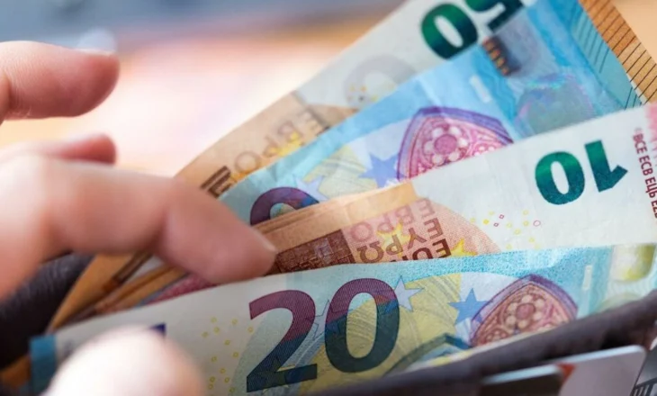 Paga minimale në Kosovë rritet në 350 euro