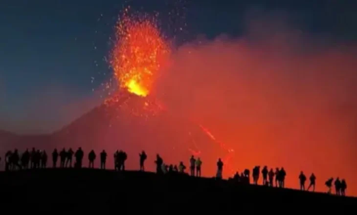 Pamje të frikshme! Shpërthen sërish vullkani në Islandë, llava portokalli ndriçon qiellin