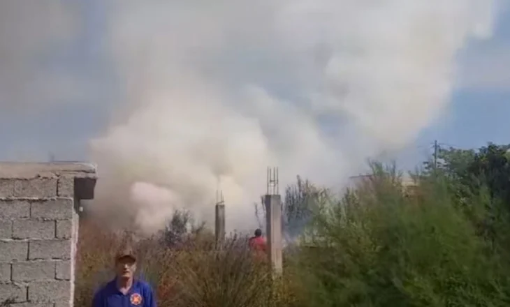 Përfshihet nga zjarri zona pranë paraburgimit në Vlorë, rrezikohen banesat