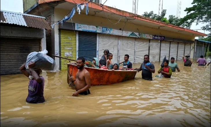 Përmbytje apokaliptike, dhjetëra viktima dhe të zhvendosur në Bangladesh