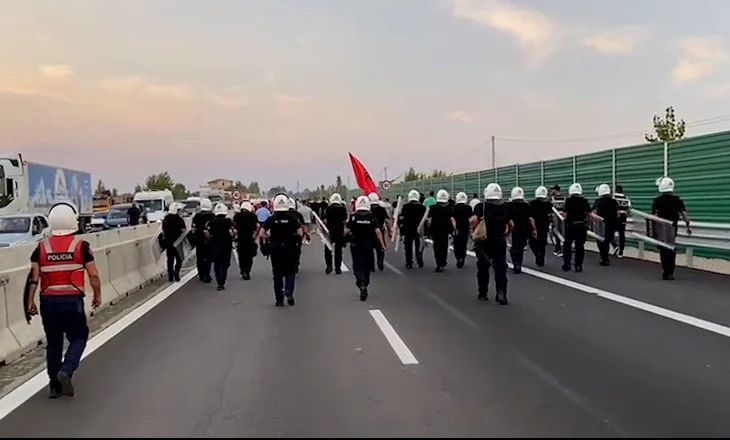 Protestë në Thumanë-Kashar, tensione mes policisë dhe banorëve, kërkohet hyrje dhe dalje për zonat e Krujës