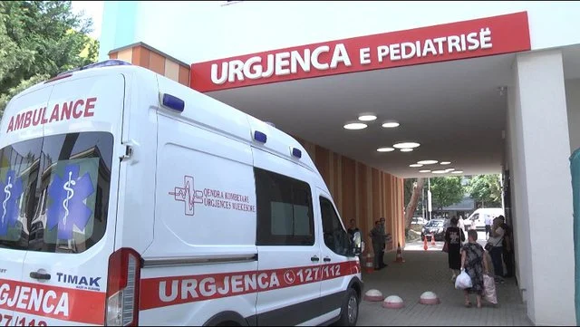 Rikthehet COVID-19? Shtrohen në spital fëmijë të infektuar