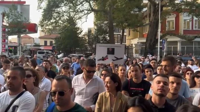 Skandali te Onkologjiku, sërish protestë para Ministrisë së Shëndetësisë