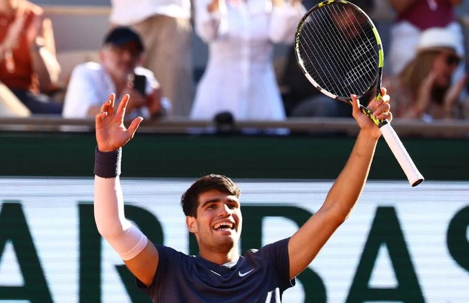 TENIS “ROLAND GARROS”/ Alkaraz bën italianët për lot, eliminon Sinerin në gjysmëfinale