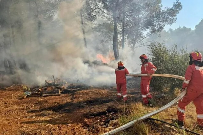 U dogj një sipërfaqe toke prej 20 hektarësh, vihen nën kontroll flakët në Urën Vajgurore