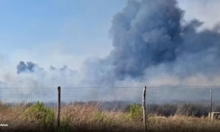 Zjarr i madh pranë aeroportit të Romës, mbyllet një nga pistat