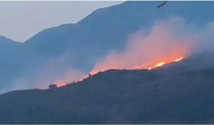 Zjarr masiv në Valare të Gjirokastrës, në rrezik stanet me bagëti