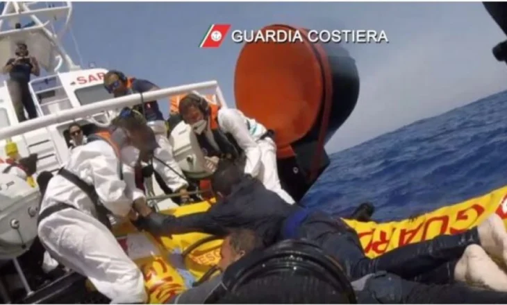 21 të zhdukur, mes tyre fëmijë/ Përmbytet varka në Lampedusa