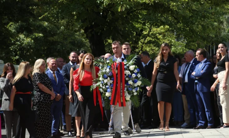 26 years without Azem Hajdari; DP pay homage without president Berisha, who commemorates the democracy  figure from his house arrest