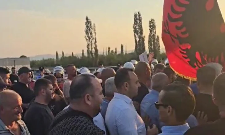 Banorët e Thumanës sërish në protestë, përplasen me forcat e Policisë