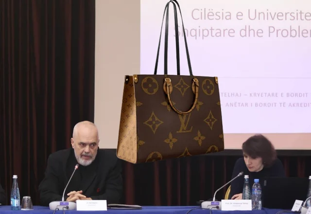 Diplomat nga universiteti “Wisdom”, zyrtarja e Arsimit u korruptua me një çantë “Louis Vuitton” 1200 euro