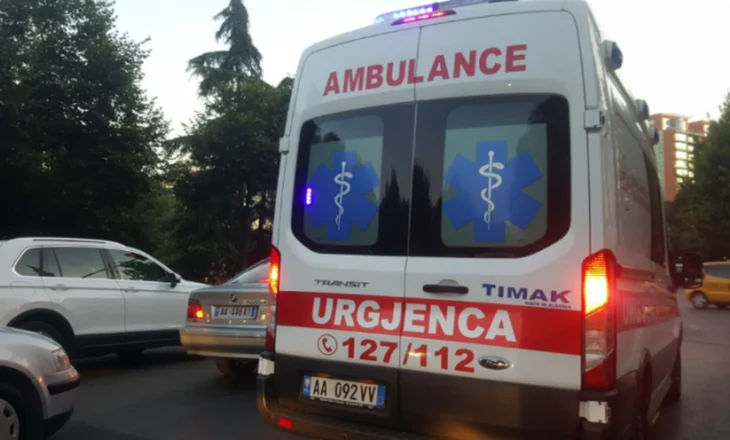 Gruaja nxjerr në pritë burrin në Tiranë, dy persona e dhunojnë barbarisht, në luftë për jetën në spital