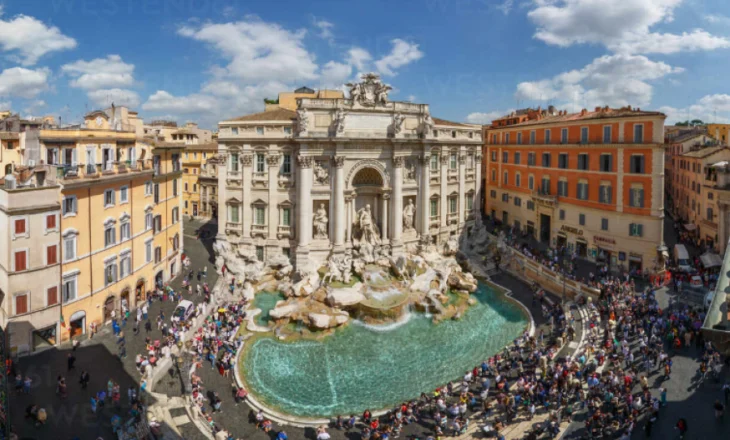 Ja përse Roma dëshiron të tarifojë turistët që duan të vizitojnë shatërvanin e Trevit