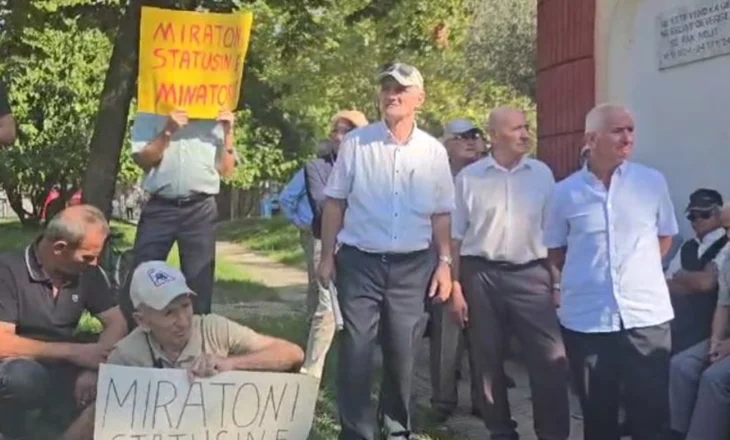 “Miratoni statusin”/ Minatorët protestë para parlamentit: E patolerueshme që të marrim 150 mijë lekë me 30 vite punë