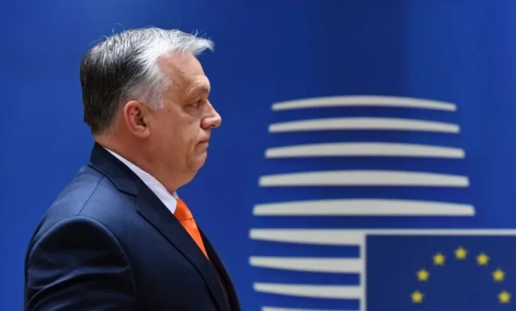 ‘Nëse dëshironi emigrantë, po ua sjellim atje’, Orban kërcënon Brukselin