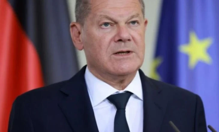 Politico: Scholz po forcon qëndrimin e tij ndaj emigracionit për të mbijetuar politikisht