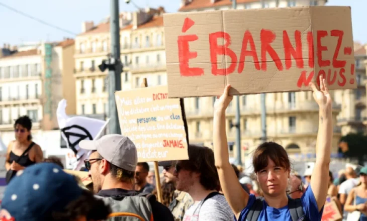 Protesta kundër emërimit të kryeministrit të ri francez