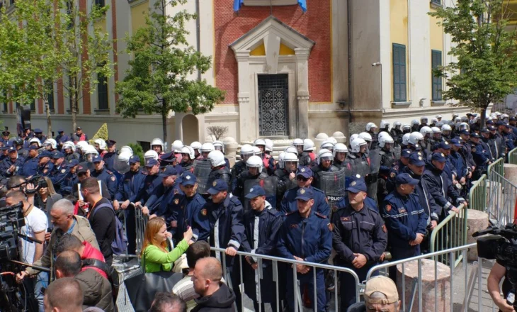 Protesta para Bashkisë Tiranë, policia njoftim për qytetarët: Shmangni lëvizjen në këto akse rrugore