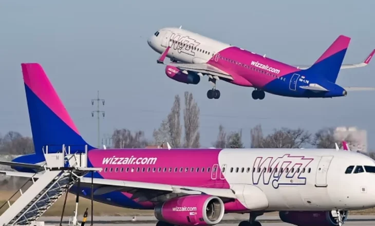 Publikoi pamjen e vonesave në avion, personeli i ‘Wizz Air” shantazhon pasagjeren