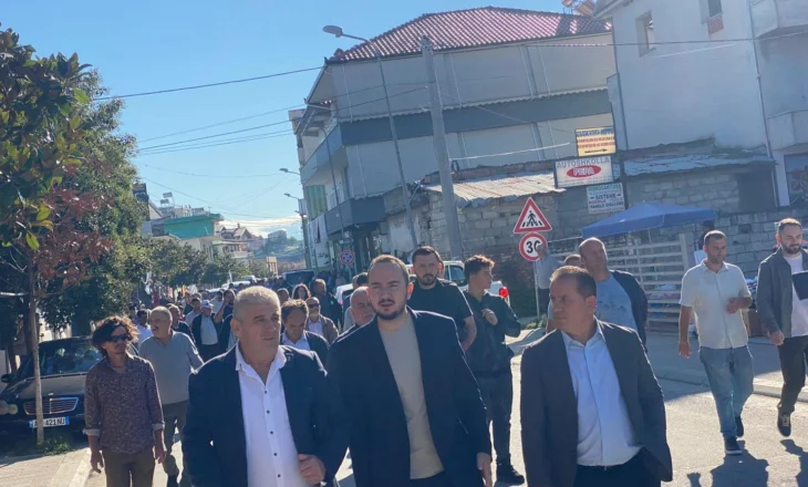 Salianji në krye të protestës së tregtarëve të Belshit: Nëse problemi nuk zgjidhet, do të bllokohet rruga