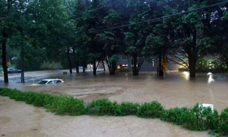 Stuhia ‘Helene’ bën kërdinë në SHBA: 11 të vdekur, qytete të tërë të përmbytura, më shumë se 3-milionë banorë pa energji