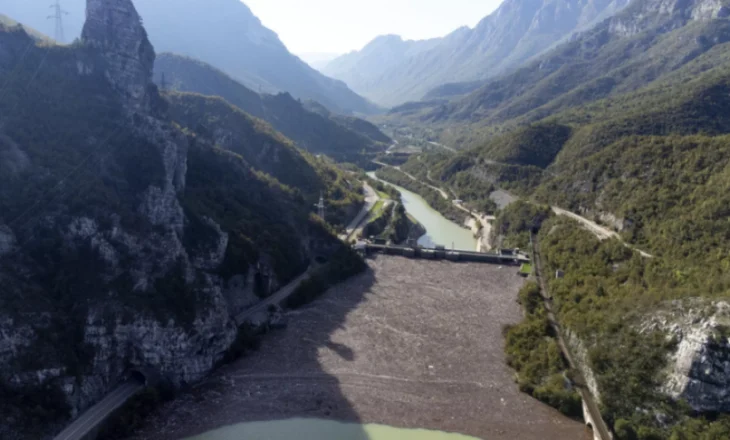 26 të vdekur dhe një i zhdukur pas përmbytjeve që përfshiu Bosnjën