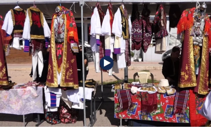 Folk costumes of Rrajca dominate the fair of traditional Albanian products in Perrenjas