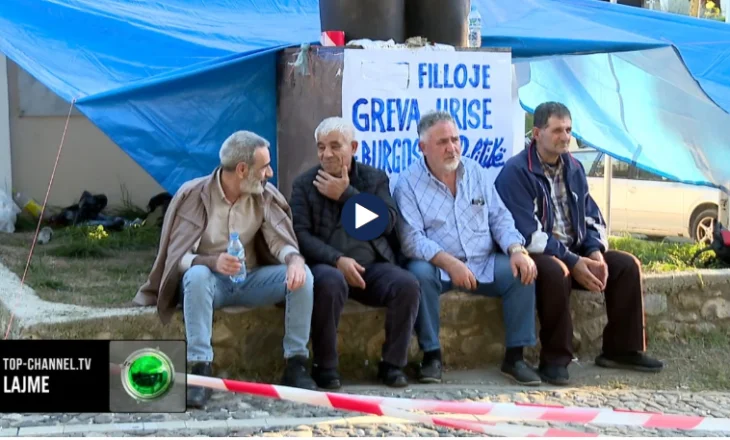 Former persecuted by communist regime go on a hunger strike in Tirana, demanding the fulfillment of income requirements