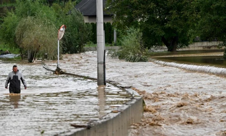 Katastrofa në Bosnje: Ende kërkohet për viktima të mundshme