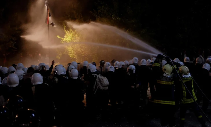 “Pashë diçka të përsëritur”- Analisti për tubimin: Nuk ishte protestë e popullit! Ja çfarë duhet të bëjë opozita që të ketë sukses