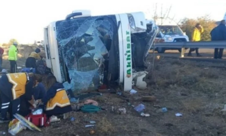 Përmbyset autobusi në Turqi! Gjashtë të vdekur dhe 25 të plagosur