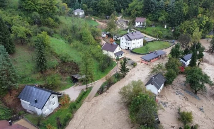 Përmbytje të mëdha në Bosnje, raportohen viktima