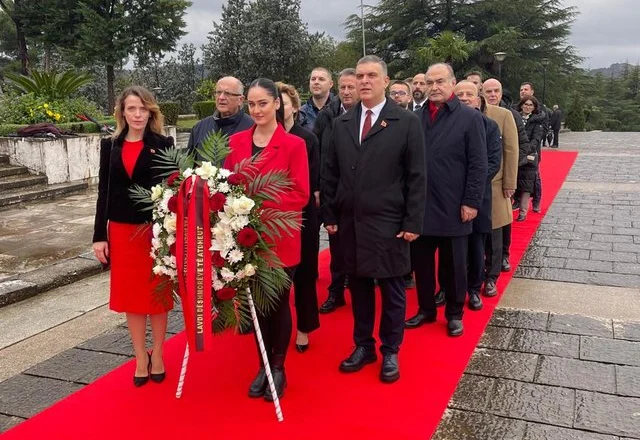 Çlirimi/ PL nderime në varrezat e Dëshmorëve, Blushi: Garda tentoi të na pengonte – VIDEO