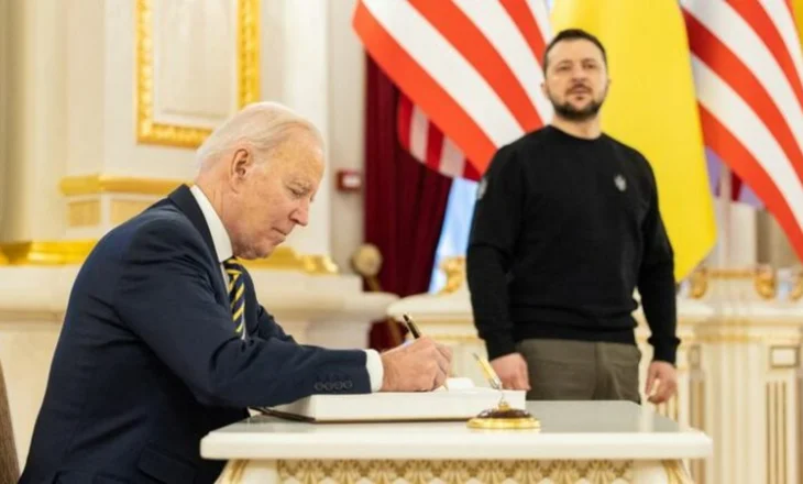 ‘Dhurata e fundvitit!’ Biden do t’i dërgojë Ukrainës paketë armësh me vlerë 725 milionë dollarë